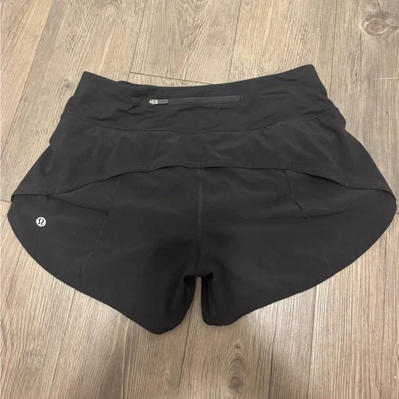 Lululemon Speed Up 4” Mid Rise Short in black - Picture 2 of 3
